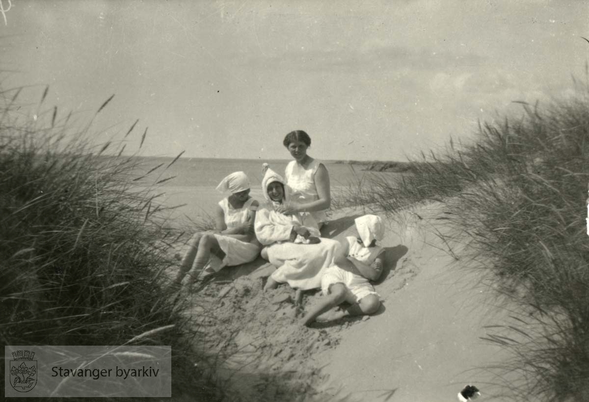 Monsens på jærstrand, sannsynligvis Ogna, sommeren 1915