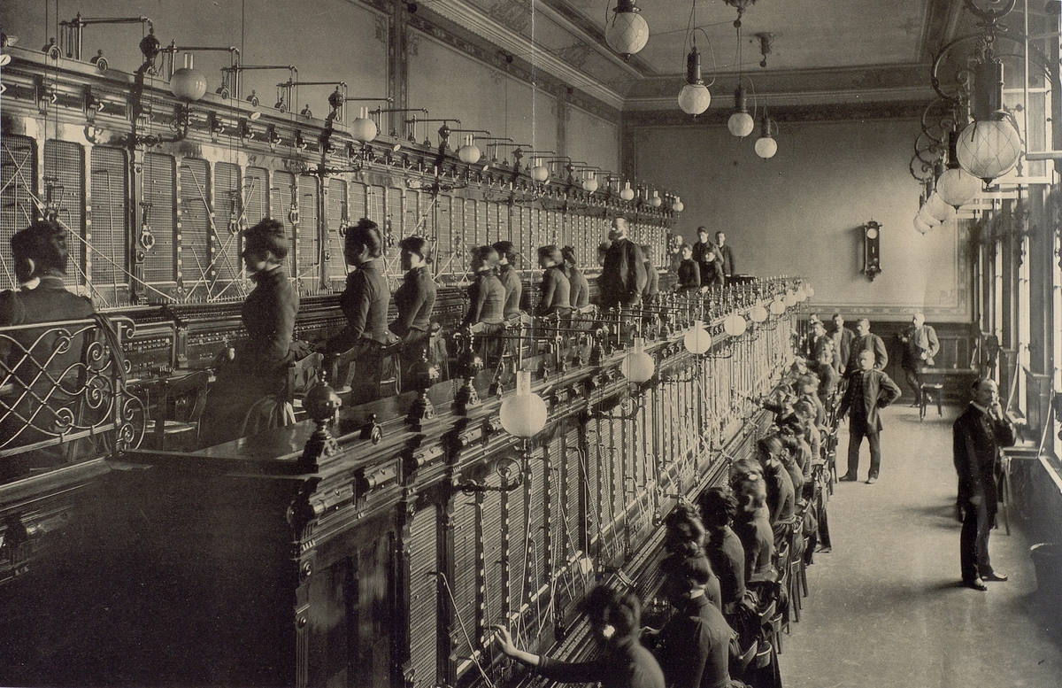 Berlin,1885. Telefonstation. Interiör.