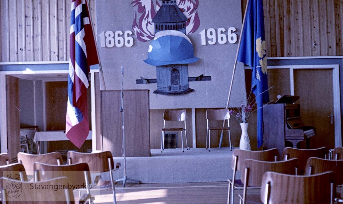 100 års jubileum i 1966. Pynting av salen.