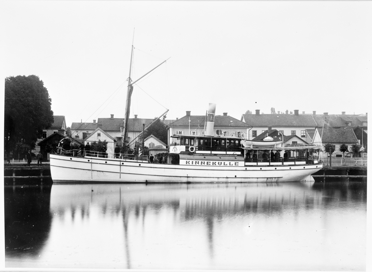Passagerarfartyget Kinnekulle i Mariestads hamn