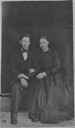 Smeden Johan Kristiansen Høybro (1844-1931) og hustru.