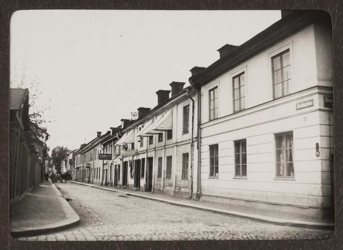 Byggnader längs Järnbrogatan från Dragarbrunnsgatan