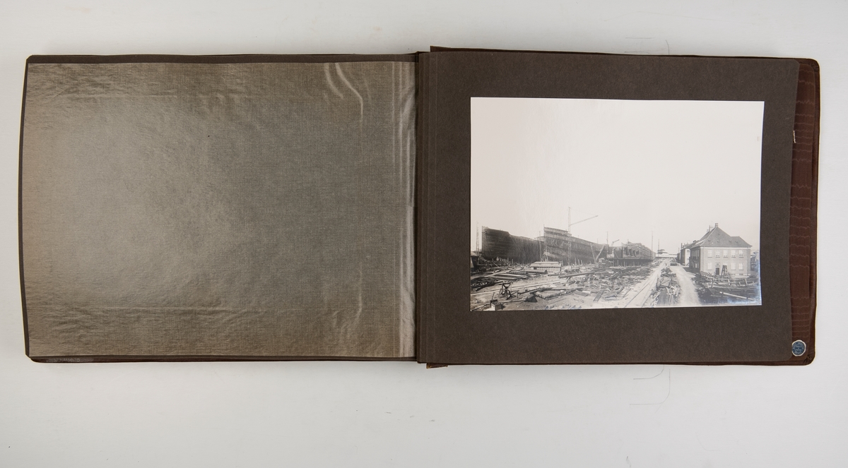 Album med fotografier av byggingen av M/S 'Taronga' (b.1934), samt fra prøveturen og skipets interiør
