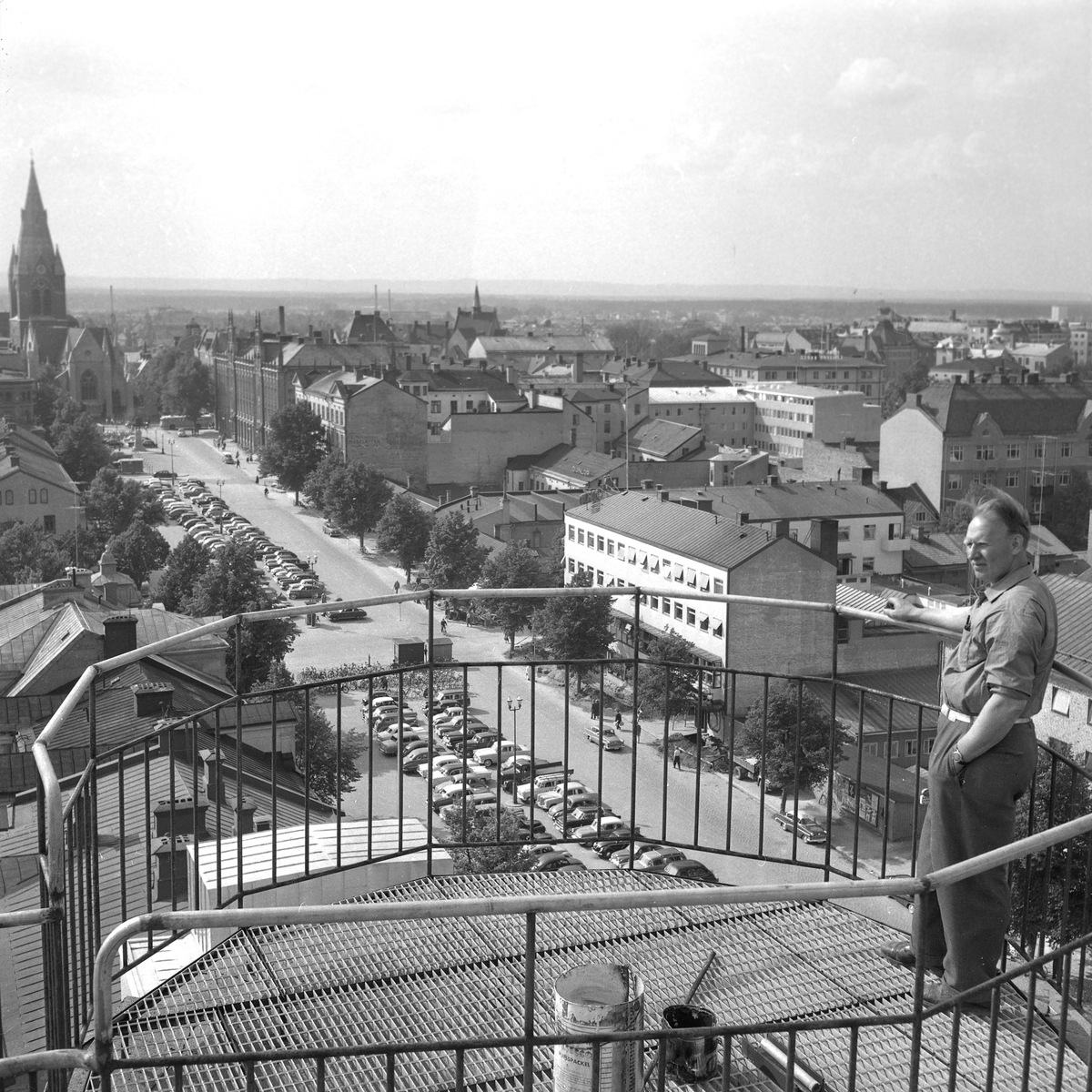 Diverse bilder, 1958.
Utsikt över Örebro, Stortorget och Nikolai kyrka.