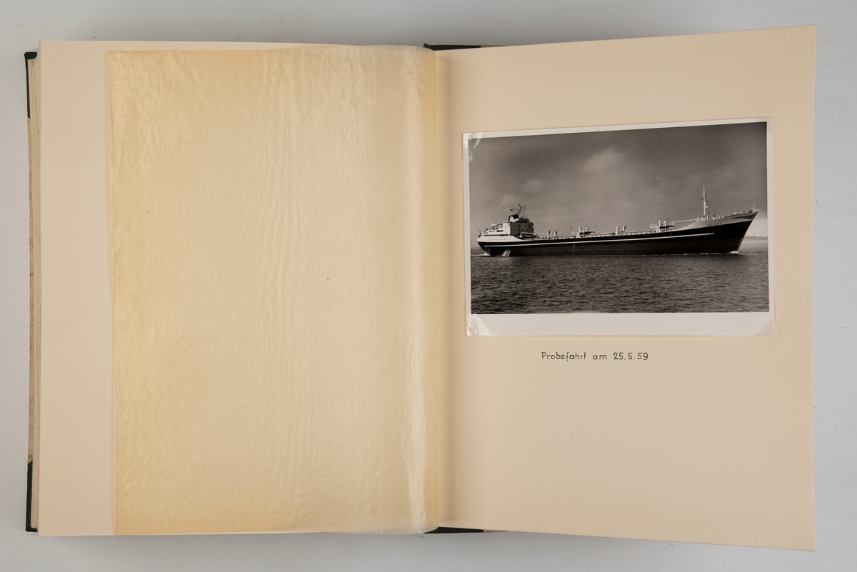 Album med fotografier fra sjøsettingen av motorskipet 'Belnor' (b.1959)