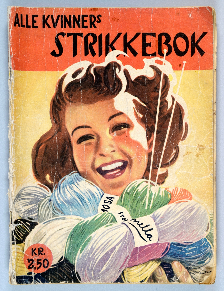 Et hefte med strikkeoppskrifter fra 1947. På forsiden er det tegning av en ung kvinne med favnen full av garnnøster i ulike farger. På baksiden er det reklame for "Indigo" som "gir en ny og festlig kulør som er lys-, vask- og møllekte. Over reklamen er det en tegning av en ung kvinne som sitter ved en vev og en eldre kvinne som sitter og strikker. På første bladet i boken er det et foto av en ung kvinne som sitter og strikker. Hver oppskrift har illustrasjonsfoto - enten bare av plaggene eller modeller med plaggene på. Hver oppskrift har sine egne overskrifter av typen "Varmt og godt for småen", "Småtroll i snøhabitt", "Ut å spasere med mor", "Smal om livet bred om bringen" etc. Boken er på 64 sider.