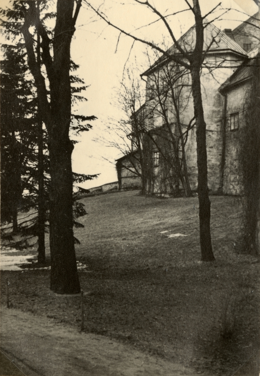 Text i fotoalbum: "Studieresa med general Alm till Finland 1.-12. mars 1939. Åbo slott."