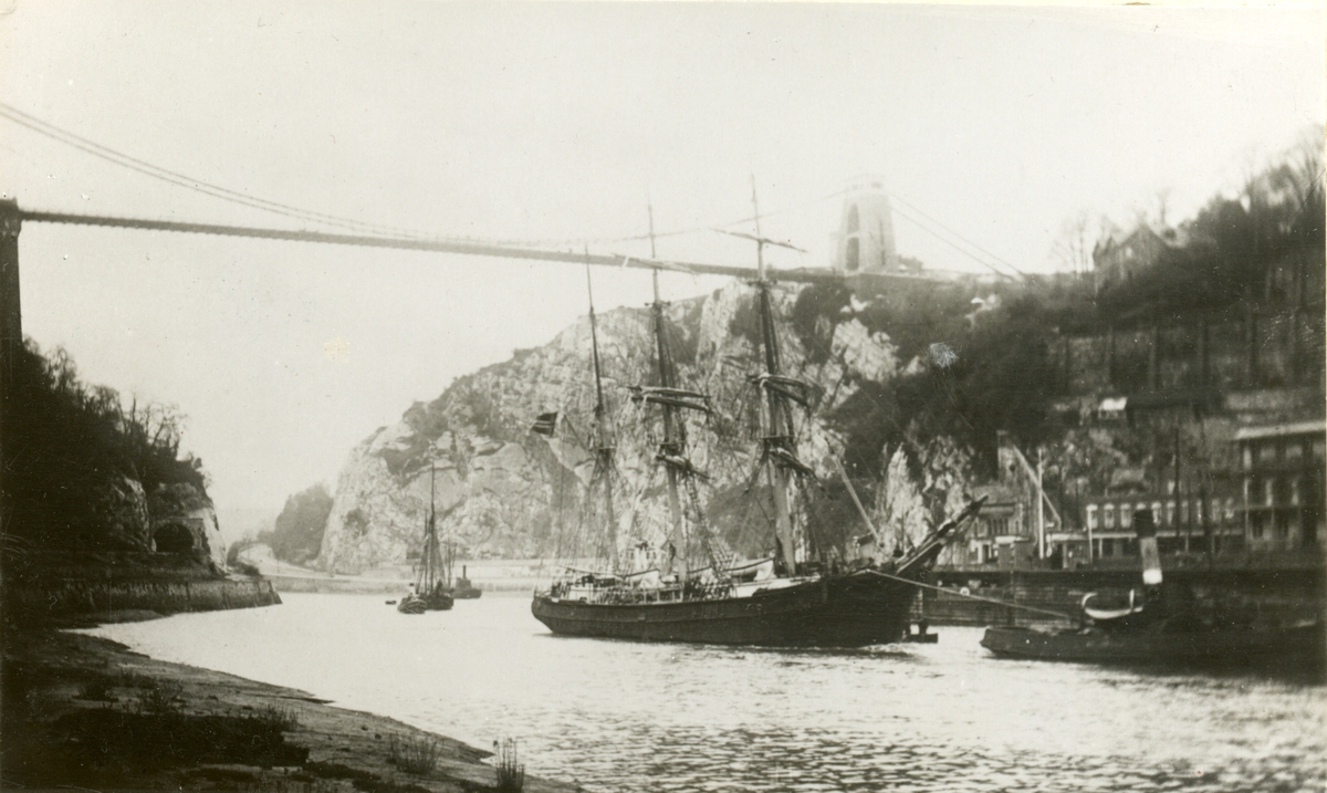 Bark 'Nora' (b.1865) og slepebåt i Bristolkanalen