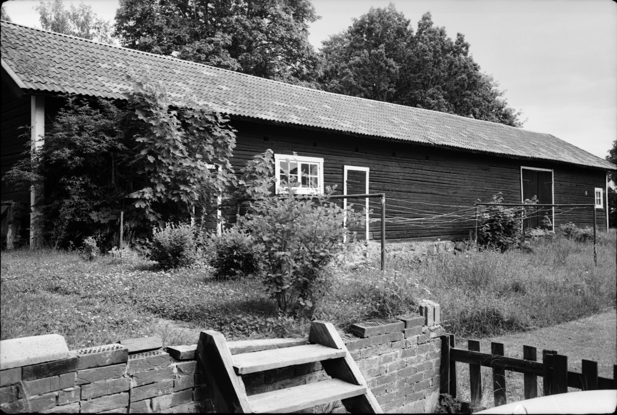 Före detta länga med stall, ladugård och loge, Marma 3:13, Båtsmansvägen 26, Älvkarleby socken, Uppland 1979