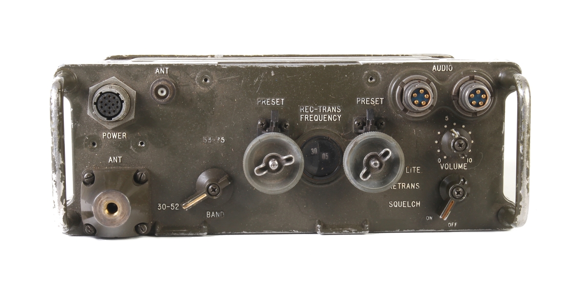 Amerikansk radio benyttet i Vietnamkrigen. Kom i tjeneste fra 1968.  Benyttet av det Norske Forsvaret. Rekkevidde ca. 8 kilometer.