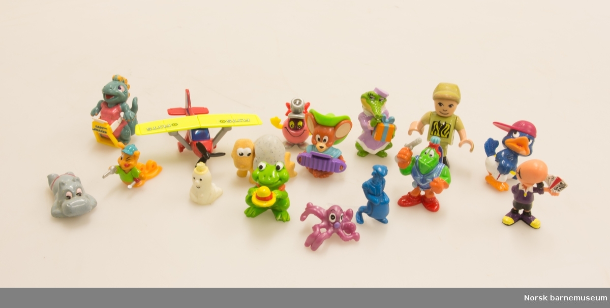 Flere plastfigurer fra Kinderegg