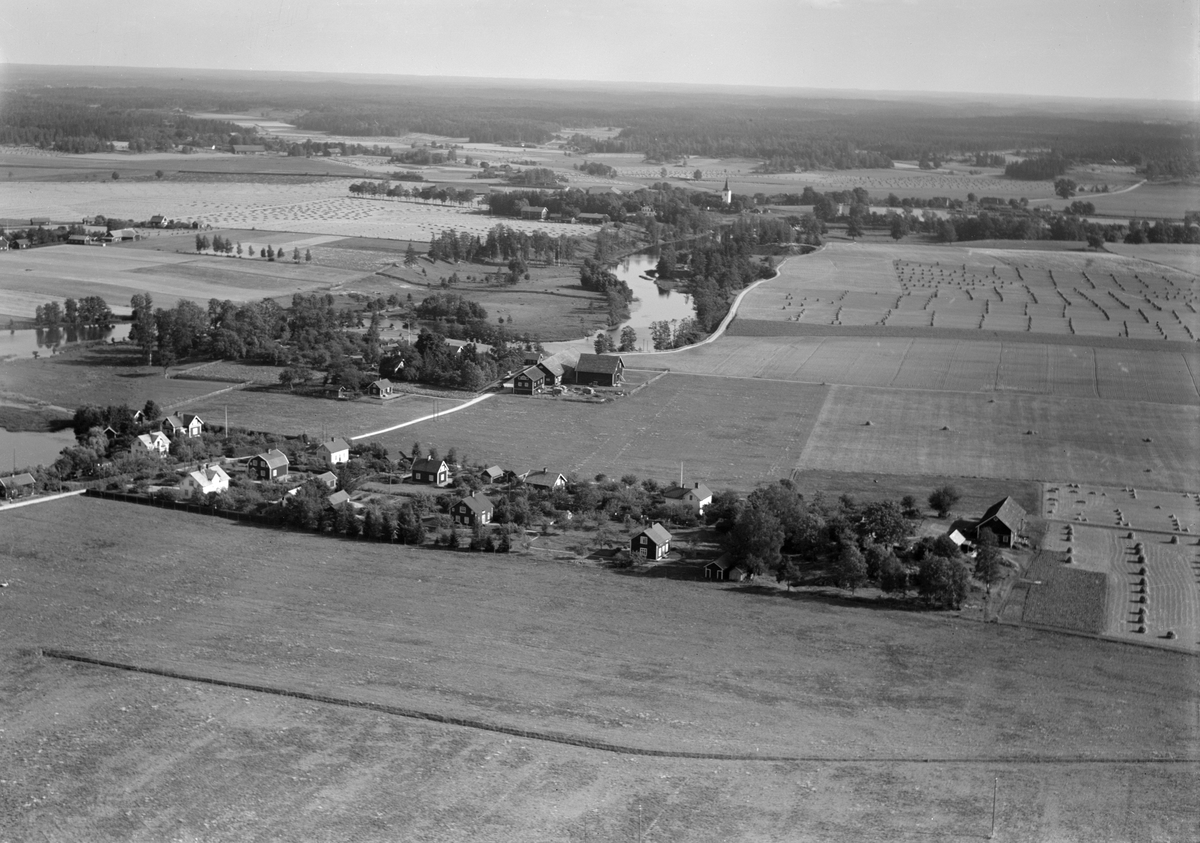 Vy mot Sya från ovan 1935. I förgrunden ses byn Vimne.