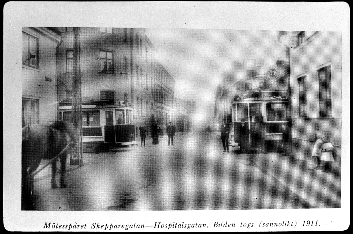Norrköpings Kommunala Affärsverk, NKA spårvagnar på mötesspåret i korsningen Skepparegatan - Hospitalsgatan år 1911.
