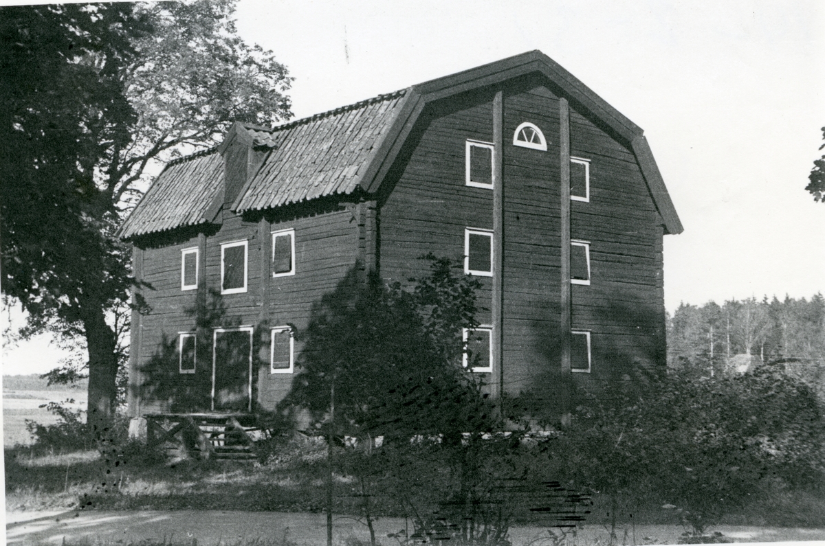Vallby, Västerås.
Sädesmagasin, 1933.
