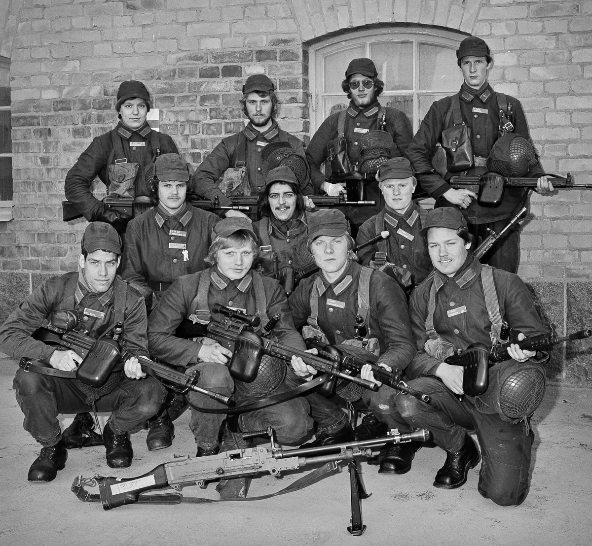 3. skyttegrupp vid 1. skyttepluton på Öster Rekarne kompani 1978. 
Plutonchef var löjtnant Lars Bergström och stf överfurir Larsson.

OBS! två bilder.