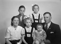 Rudolf Lorentzsen med hustru Gudrun og barn