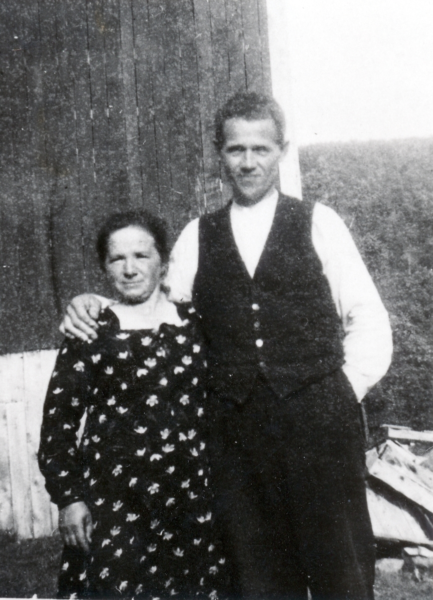 Eldre par på Fosslund, Tranøy 1935