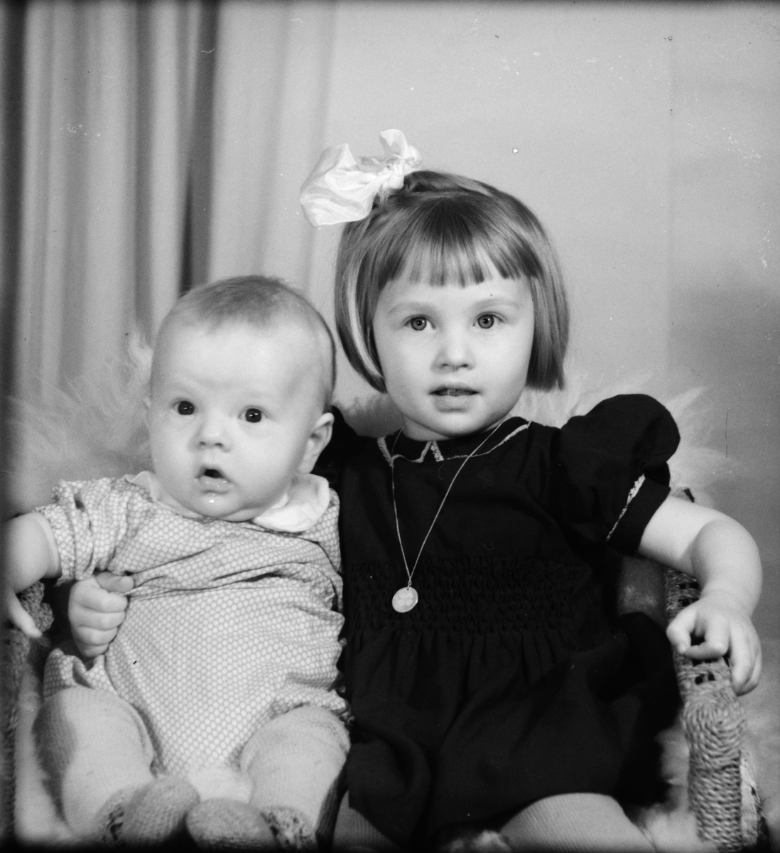 Flickorna Karlsson från Foghammar, Alunda socken, Uppland 1951