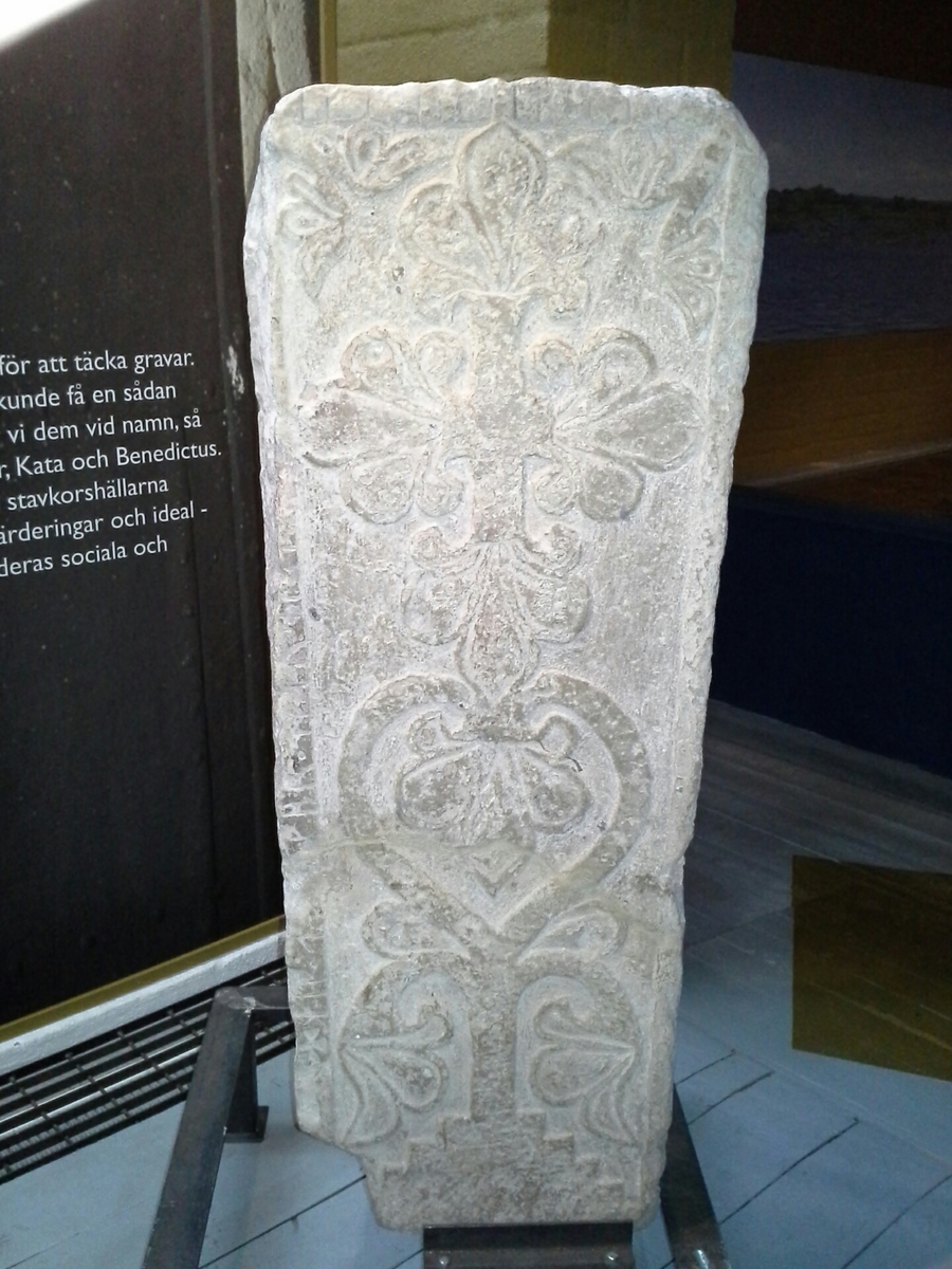 kistformad med runinskrift