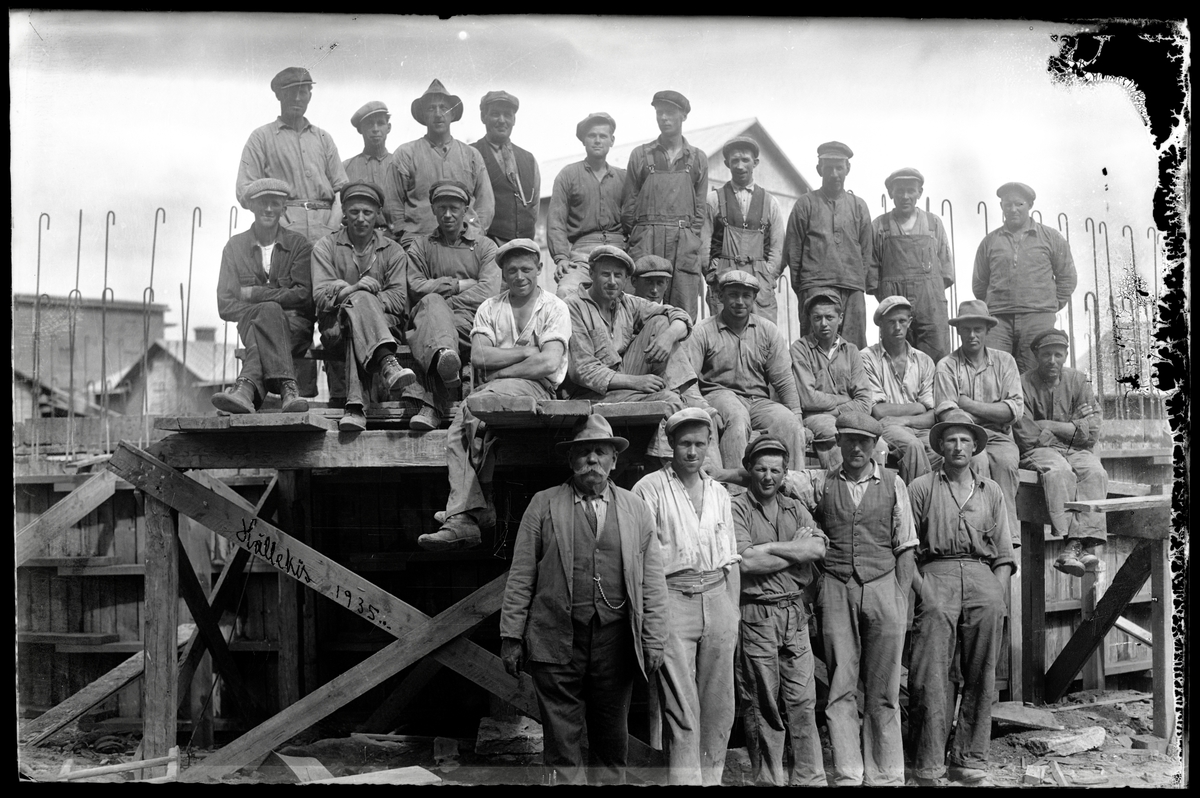 Byggarbetare vid cementfabriken