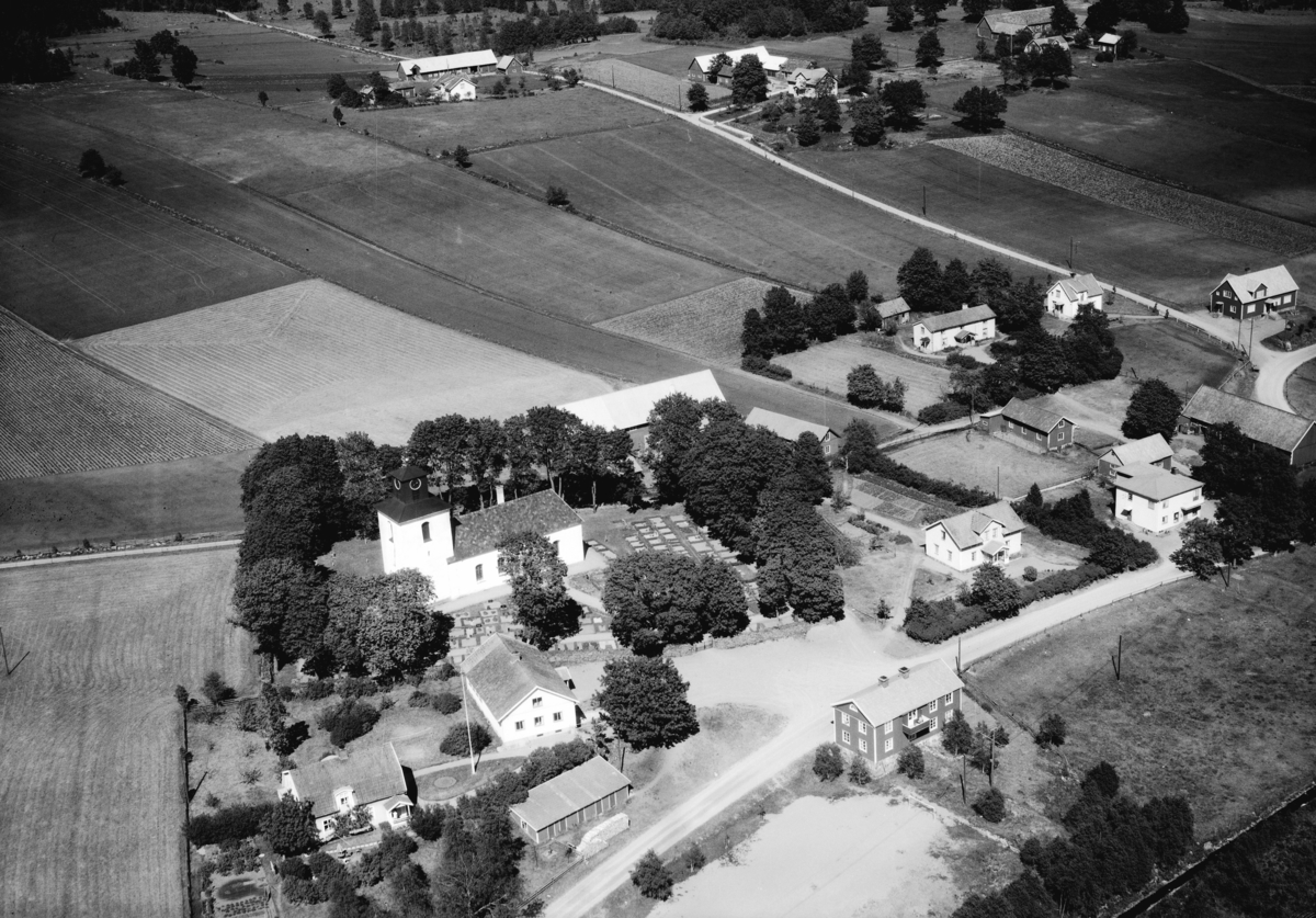 Flygfoto över Skepperstads kyrka i Sävsjö kommun,  Jönköpings län.  Nr: 249/1959