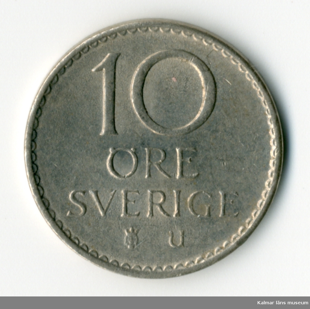 KLM 46167:82 Mynt, av metall, 10 öre. Utgiven 1968. Under Gustaf VI Adolfs tid.