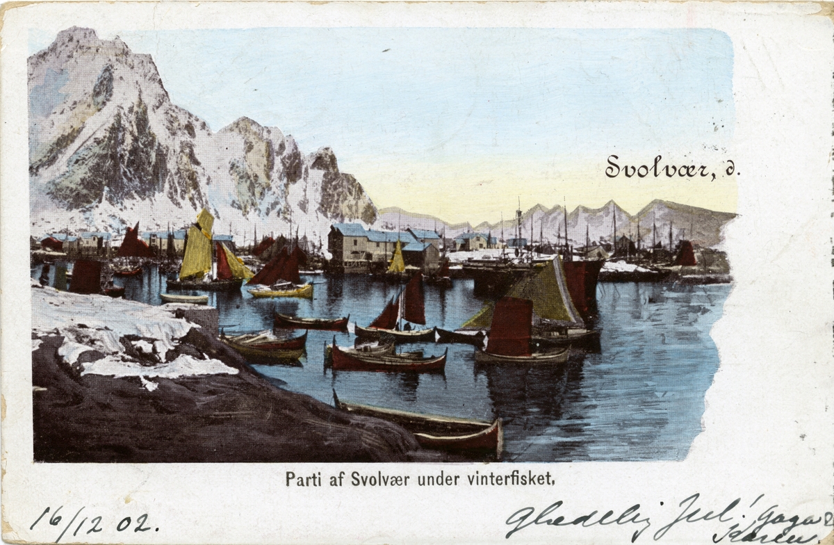 Postkort med motiv fra Svolvær under vinterfisket som viser små åpne fiskebåter med seil, cirka 1900.