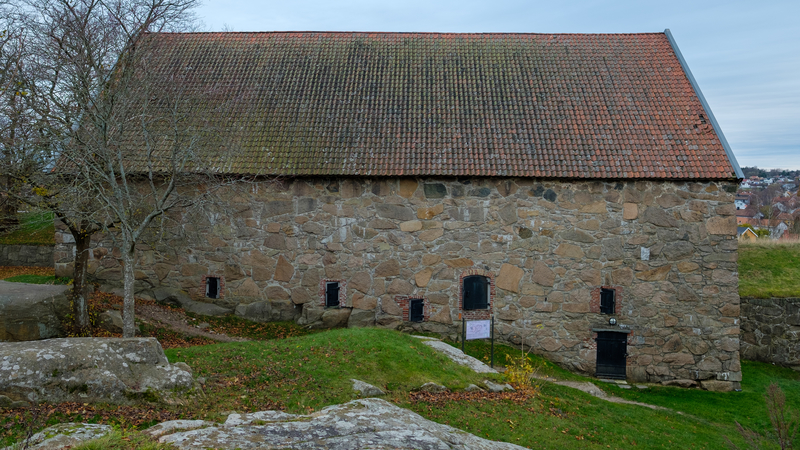 Proviantmagasinet ble brukt som lagerbygning, losji og matsalfor soldatene.