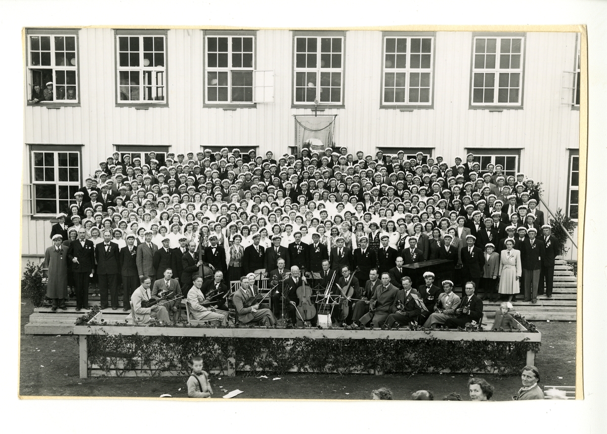 Sør-Innherad Songarlags sangerstemne i Selbu i 1951.
Medlemmer fra blant annet Åsen songlag er med.
