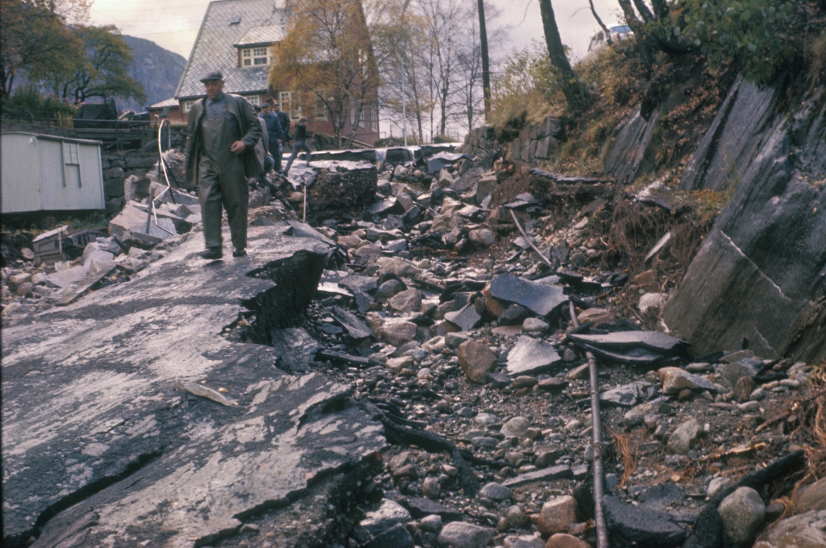 Flaumskader i Tjoadalen etter flaumen i 1962