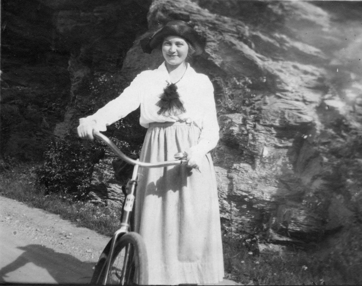 Sykkeltur i finstasen i 1920.