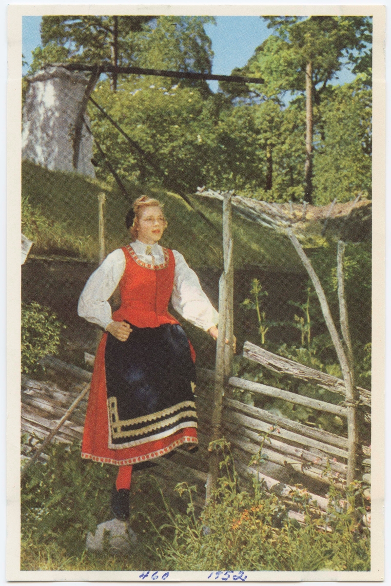 Vykort med motiv från Skansen. "Dräkt från Toarp, Västergötland."
