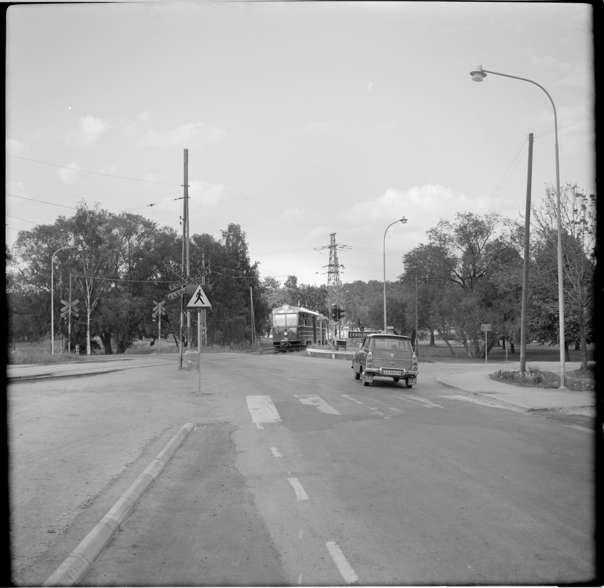 Lidingö Trafik Aktiebolag, LiB B24(A) 34 "ängbyvagn" vid korsningen Kyrkvägen - Kyrkallèn.