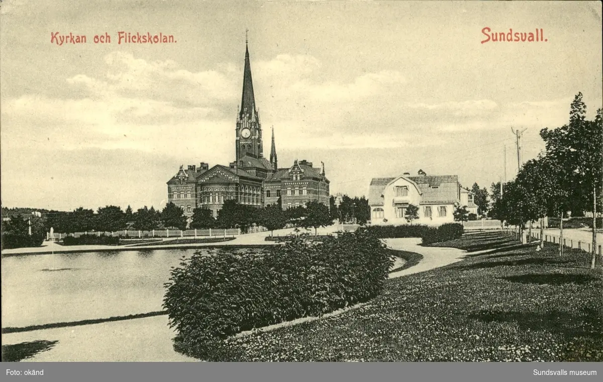 Vykort med motiv över Flickskolan och Gustav Adolfs kyrka.