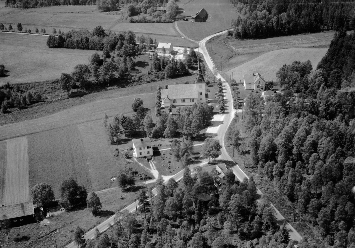 Flygfoto över Valdshults kyrka i Gislaved kommun, Jönköpings län. Nr 1108/1961