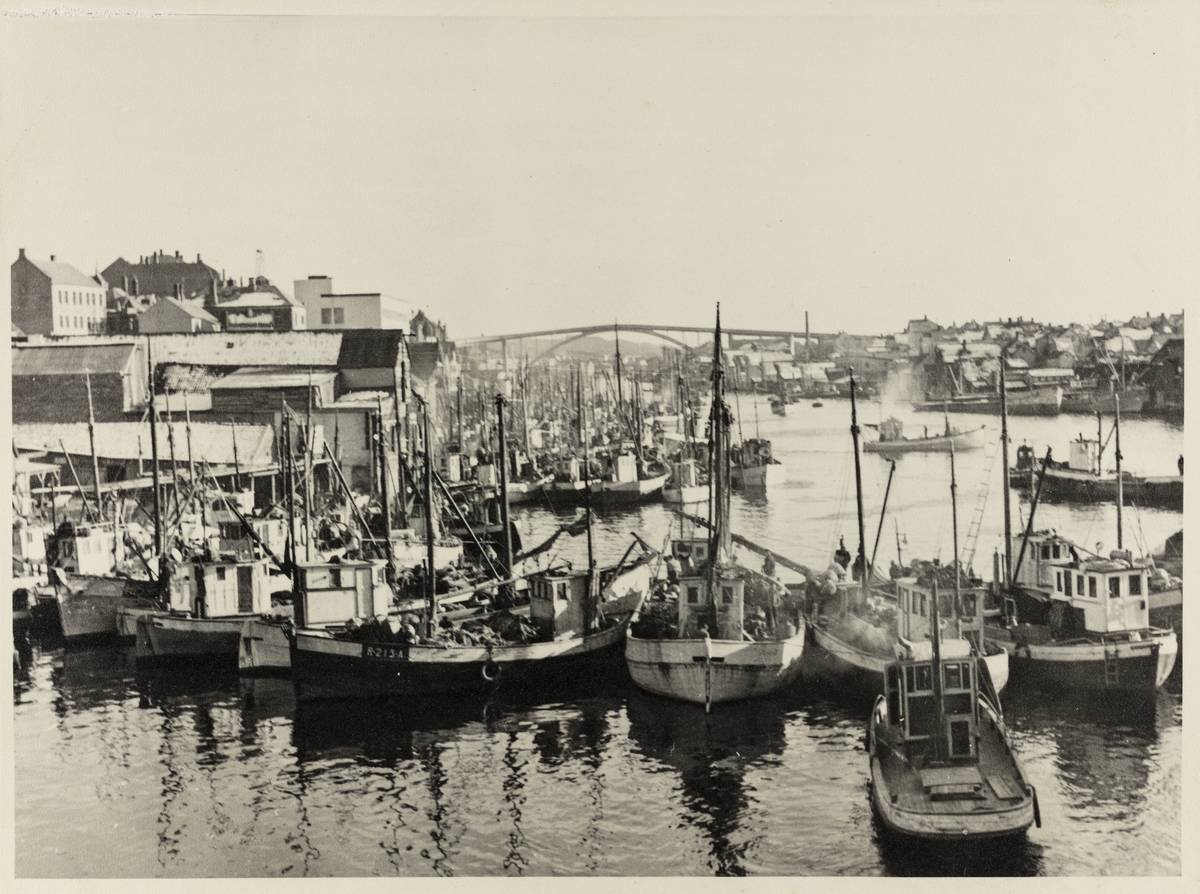 Smedasundet sett mot sydøst, 1947, fra Hasseløybroen.