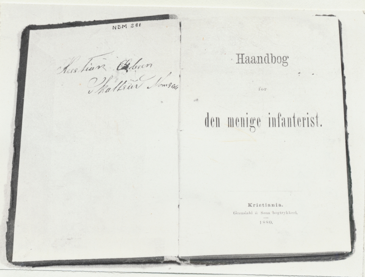 Tittel: Haandbog for den menige infanterist".