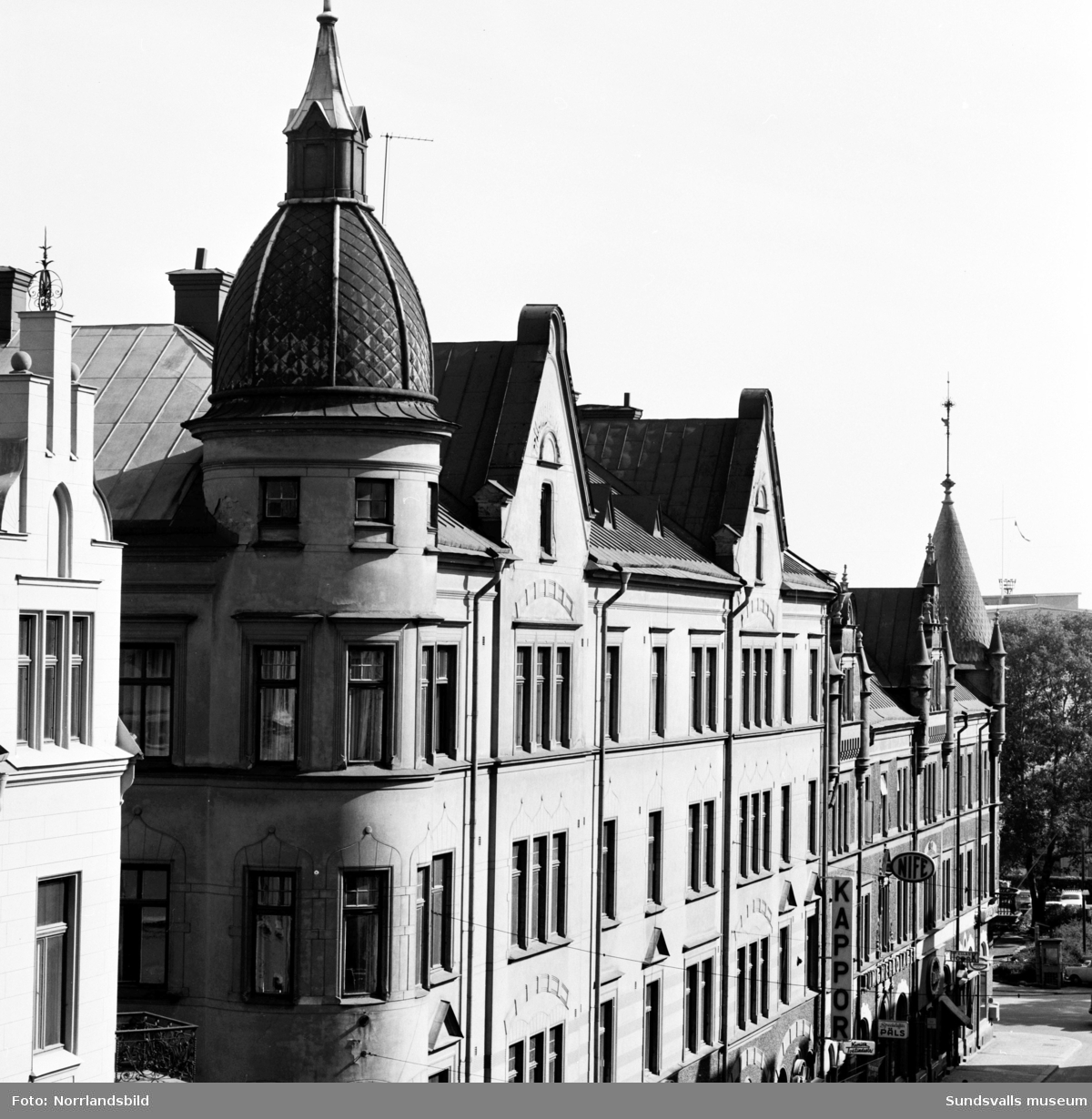 Tak- och fasaddetaljer mot Storgatan vid kvarteren Mercurius, Minerva och Hälsan.