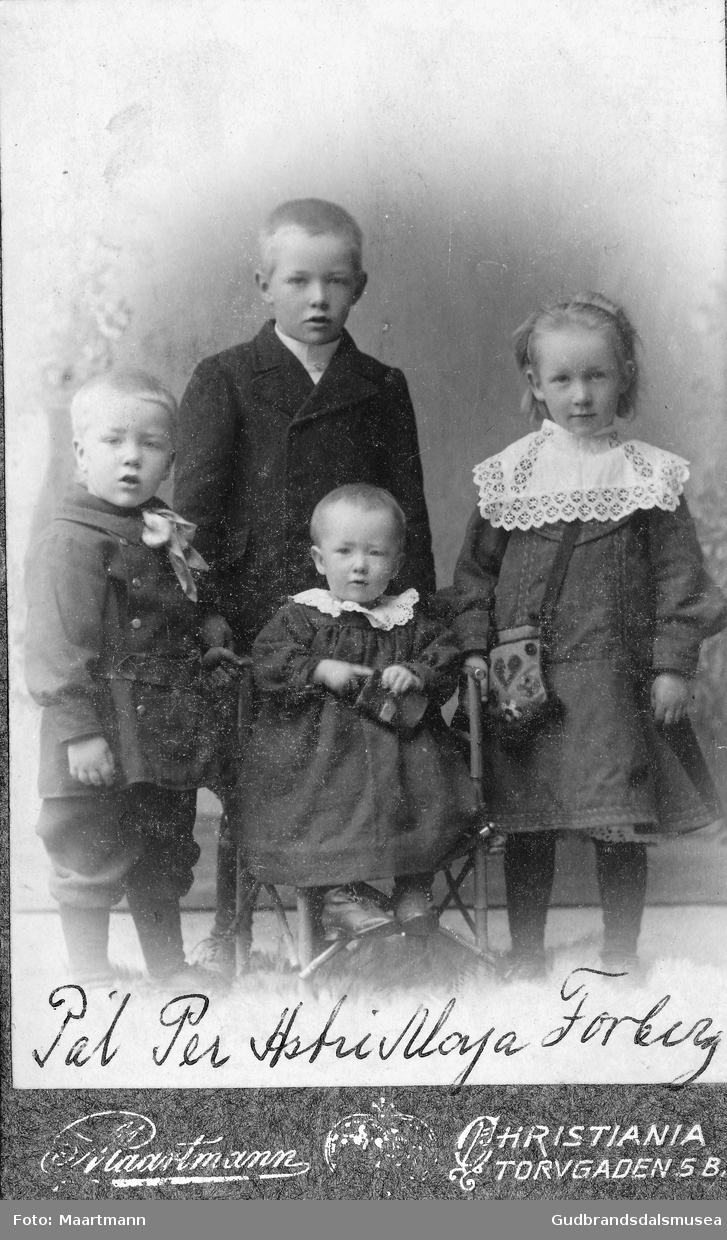 F.v.: Per Forberg, Pål Forberg (f. 1895), Maja Forberg og Astrid Forberg