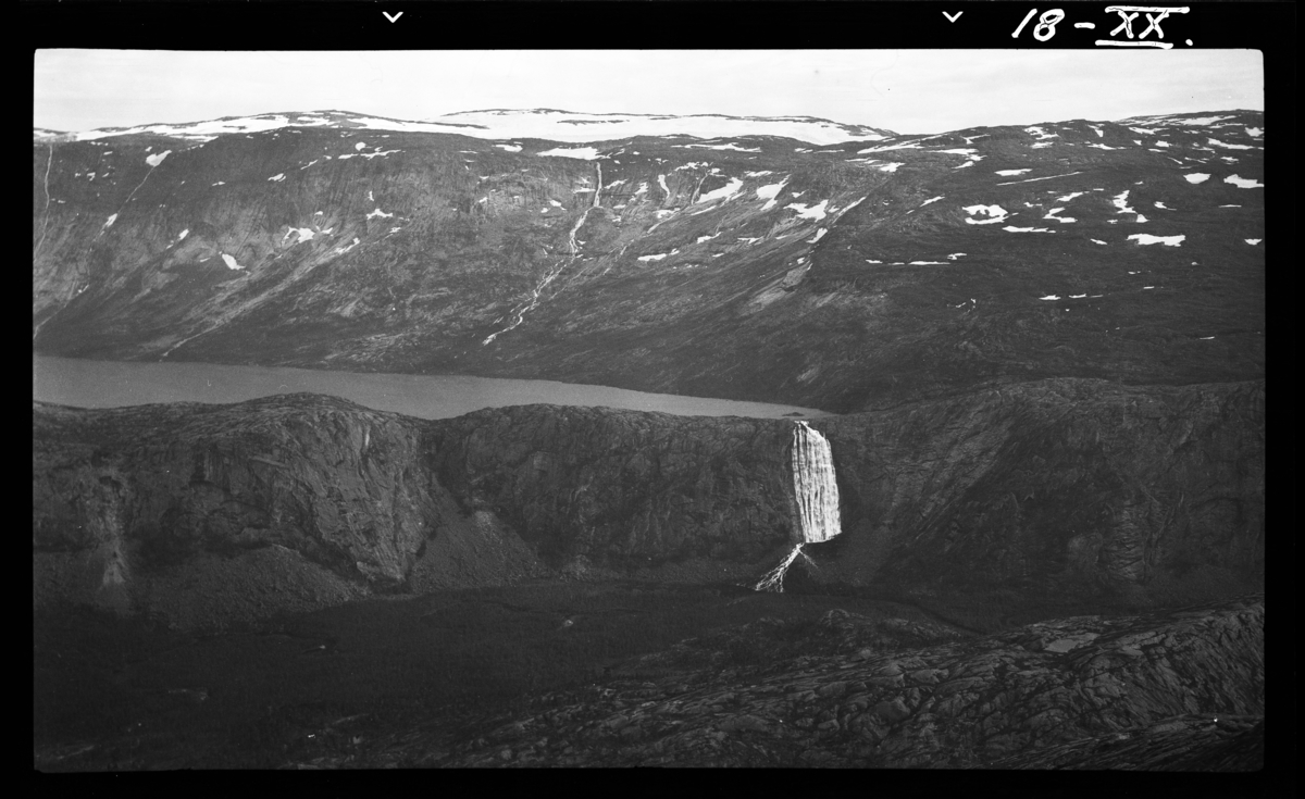 Bildet er tatt fra Gråfjellet. Litlverivassforsen. Nordfjordelva. Lappfjellet i bakgrunnen.
