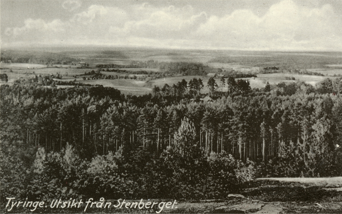 Text i fotoalbum: "Beredskapstjänst april-okt 1940 vid Fältpost. Tyringe. Utsikt över Stenberget".