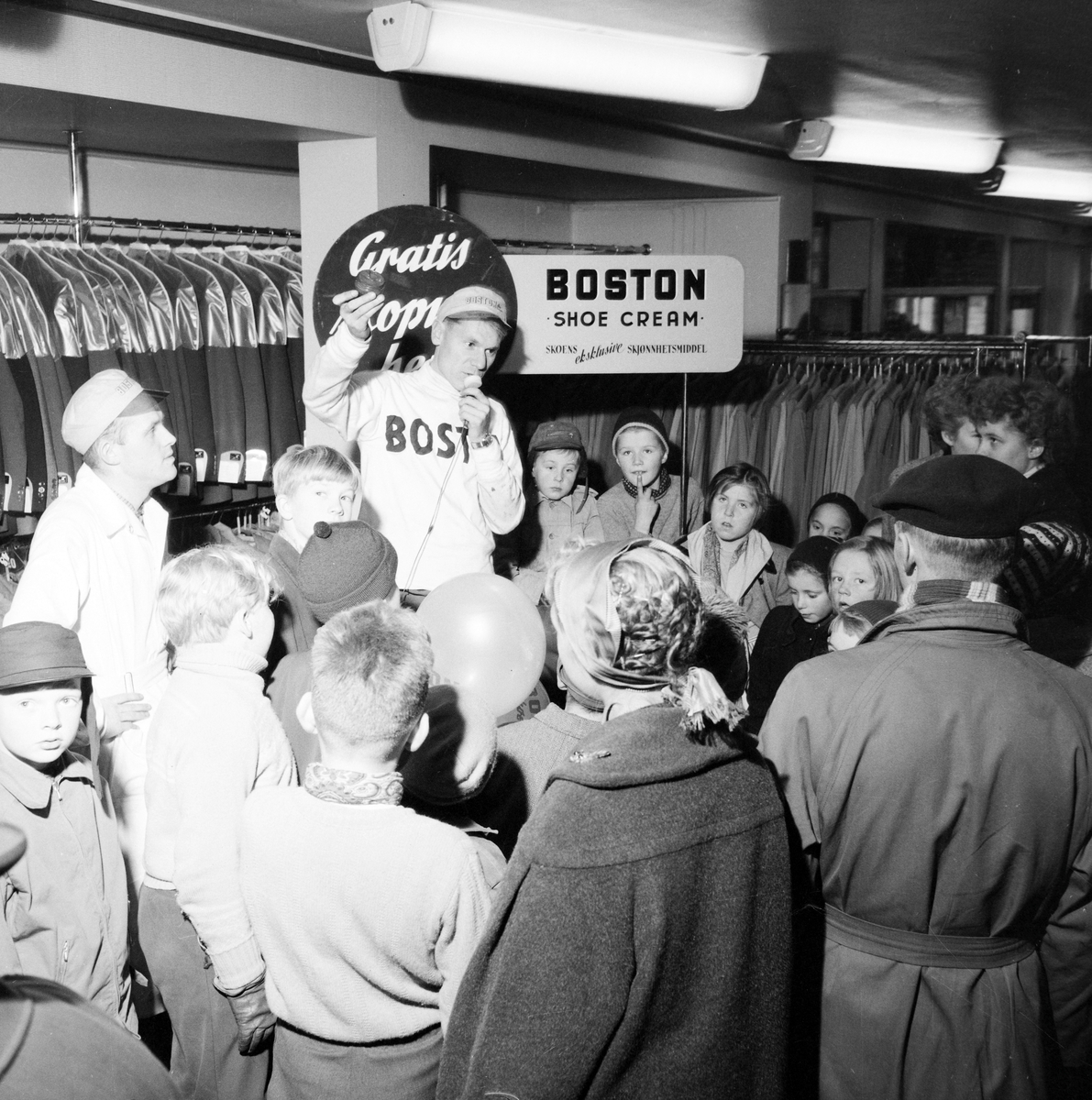 Demonstrasjon av Boston skokrem hos A. Dahl & Co.