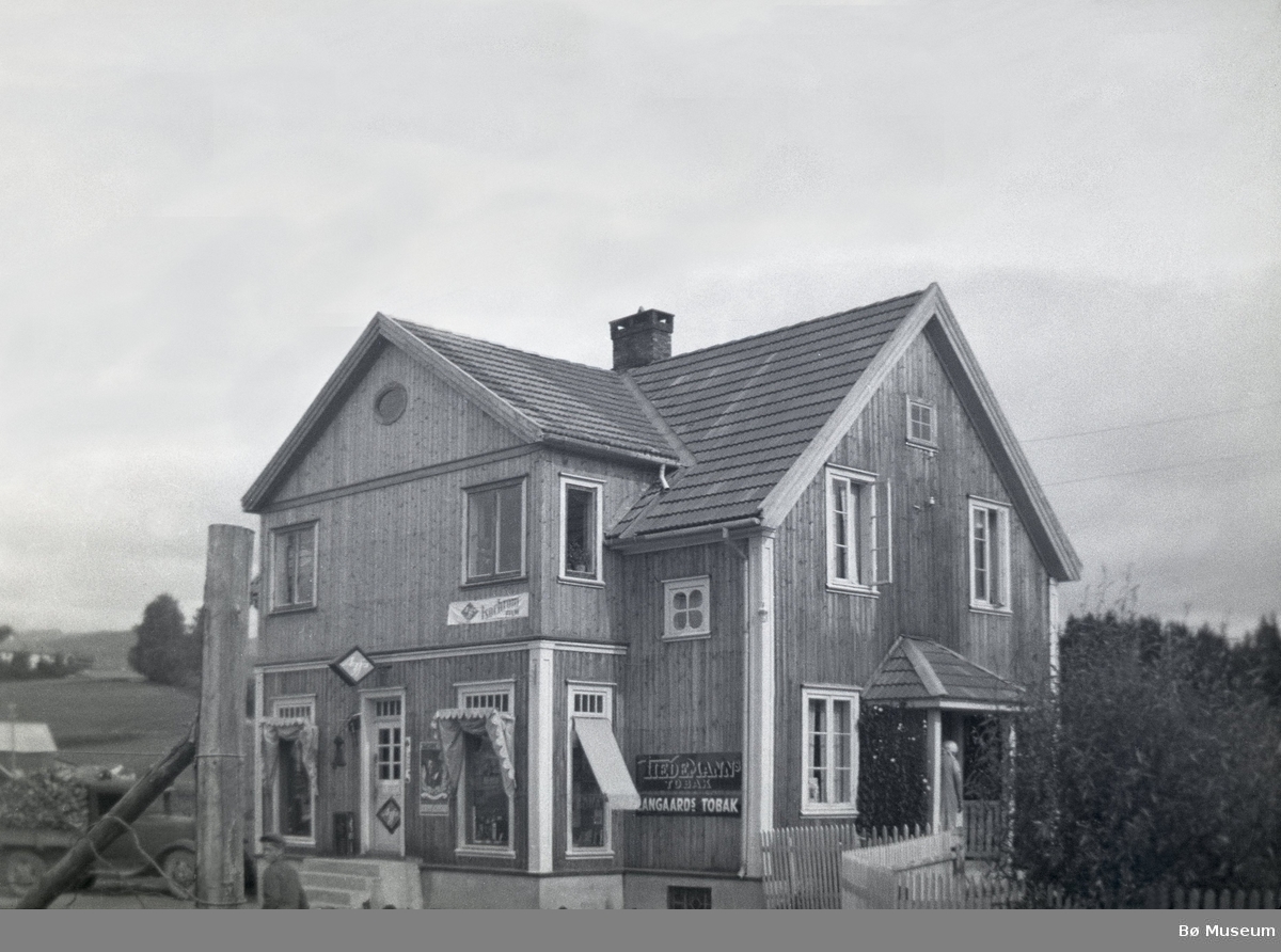Foto av Sandåkergården i Bøgata, Bø i Telemark