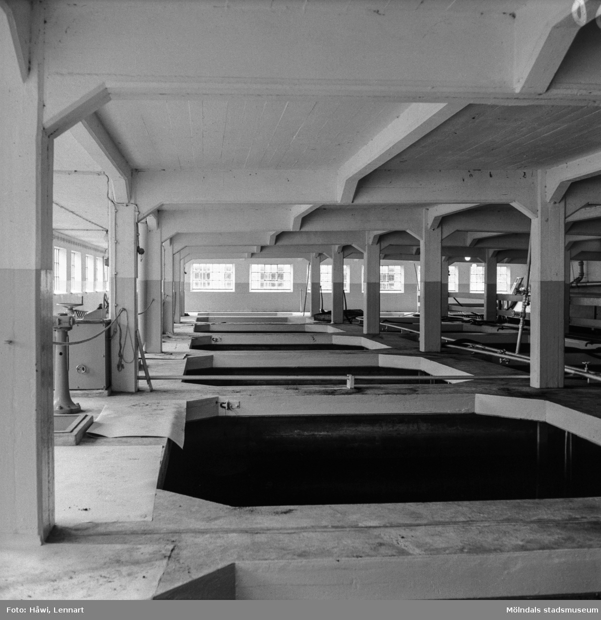 Interiörfotografi från vattenreningen på pappersbruket Papyrus i Mölndal, 6/5 1955.