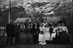 87. Bryllup på Venge. 10.10.1919. Elida Remmem og Harald Ven