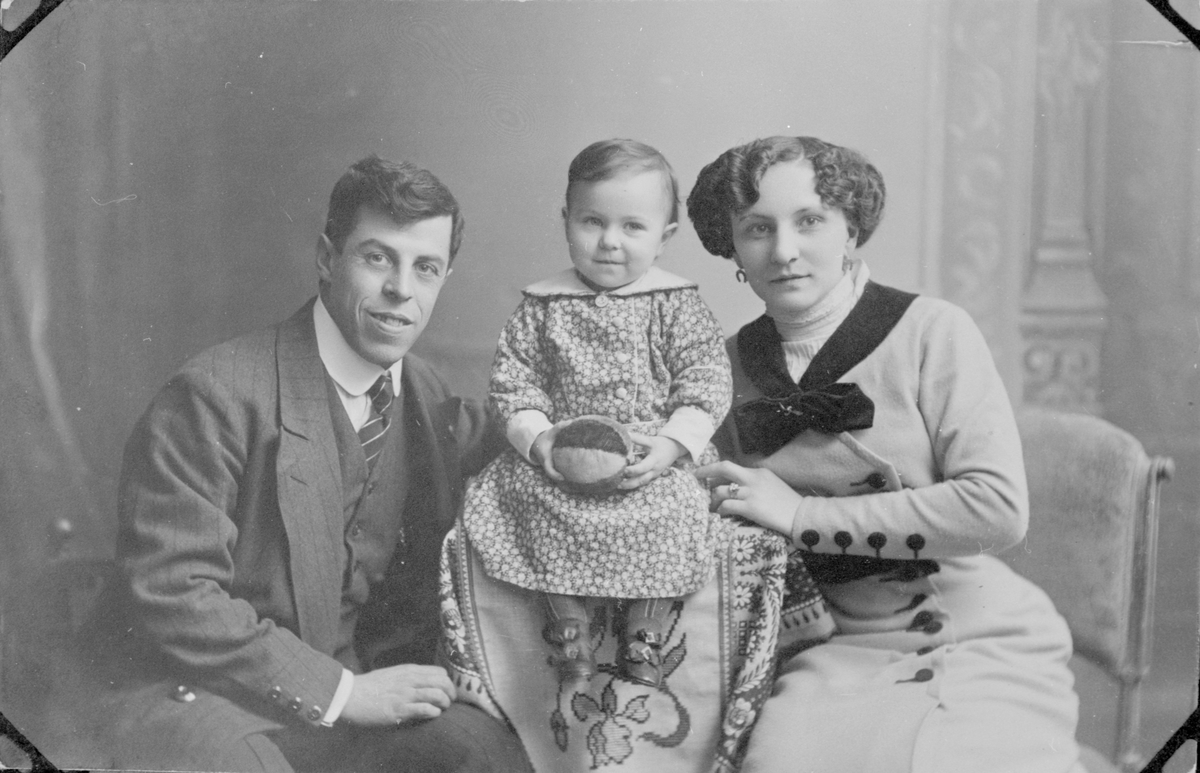 Charles Bazola, La Bella Ingeborg och dottern Hélenè.