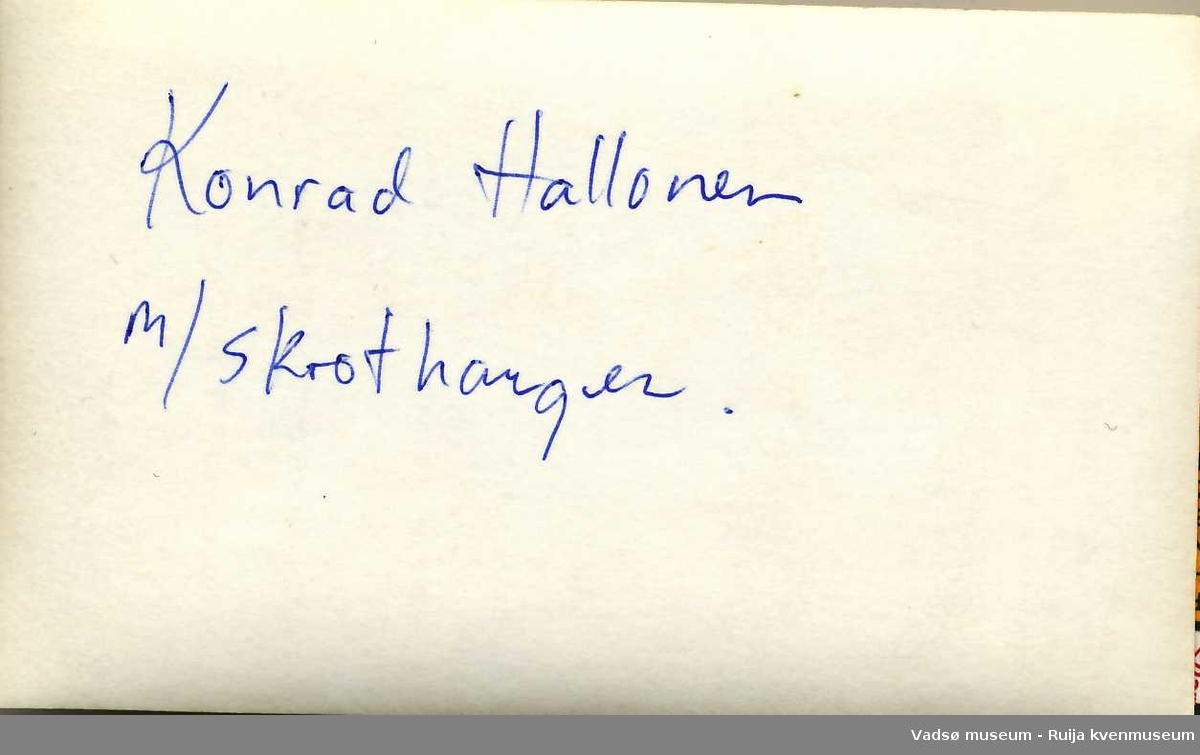 Konrad Halonen foran Halonengården i Slettengt. i Vadsø. Ca 1960- 1970-tallet.