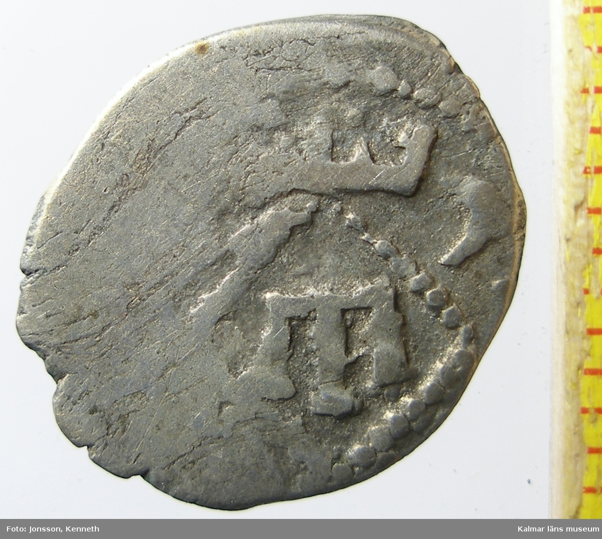 KLM 24882:1 Mynt, av silver. Korsfararmynt. Medeltid. Kaffa, asper 1300-tal. Schlumberger pl. XVII:31. 
Präglat i Kaffa (på Krim) på 1300-talet. Valören är asper. Kaffa var då en koloni till Genua.