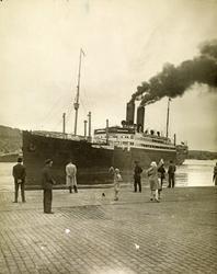SS Frederik Vlll (Skandinavien-Amerika linien) i Oslo havn. 