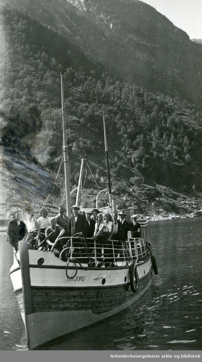 Tafjord-ulykken var en naturkatastrofe som fant sted natt til 7. april 1934 i Tafjord på Sunnmøre. Et større fjellparti raste ut i fjorden og flodbølgen fra raset raserte store områder og drepte 41 mennesker. "M/K Tafjord med ungdom og kirkefolk".